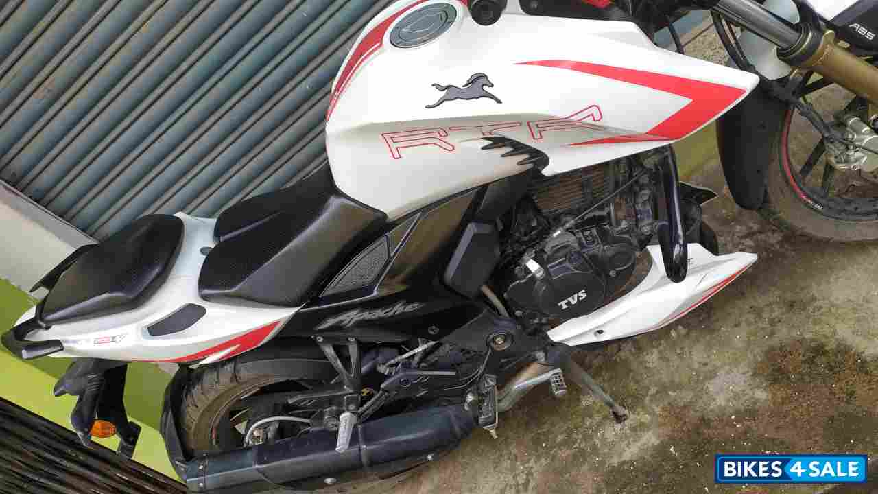 Pearl White TVS Apache RTR 200 4V ABS Race Edition 2.0