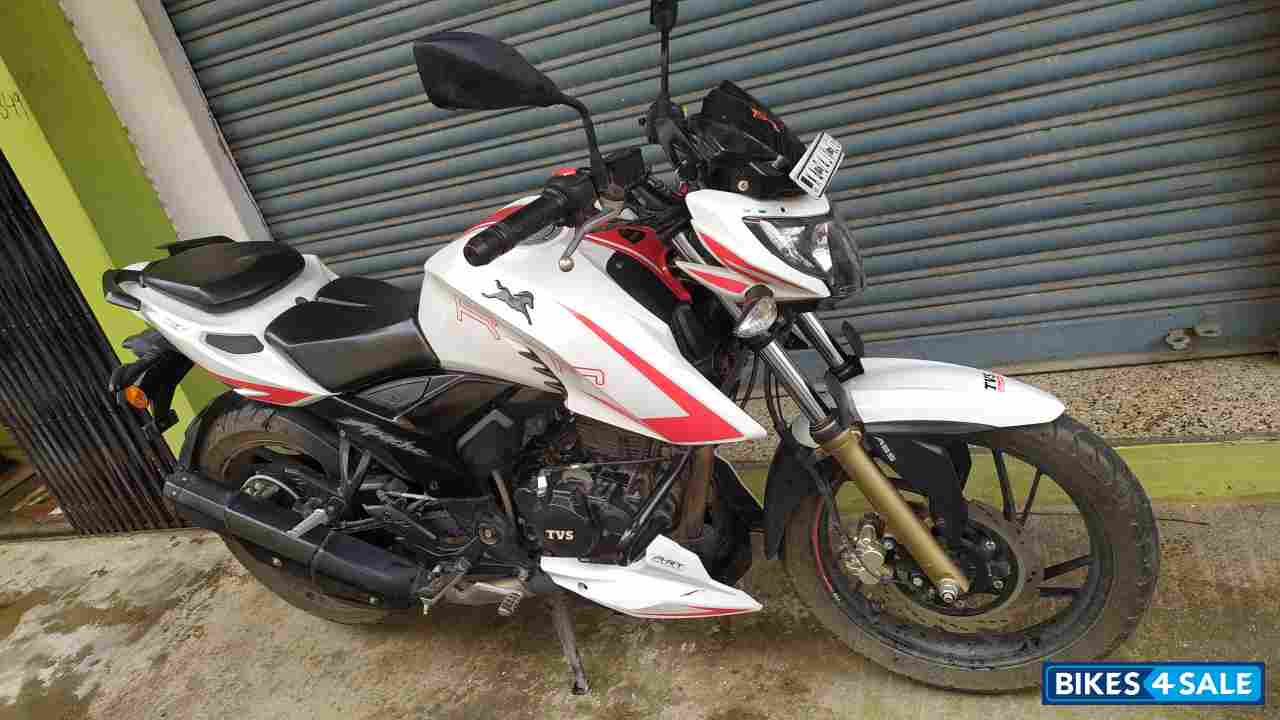 Pearl White TVS Apache RTR 200 4V ABS Race Edition 2.0
