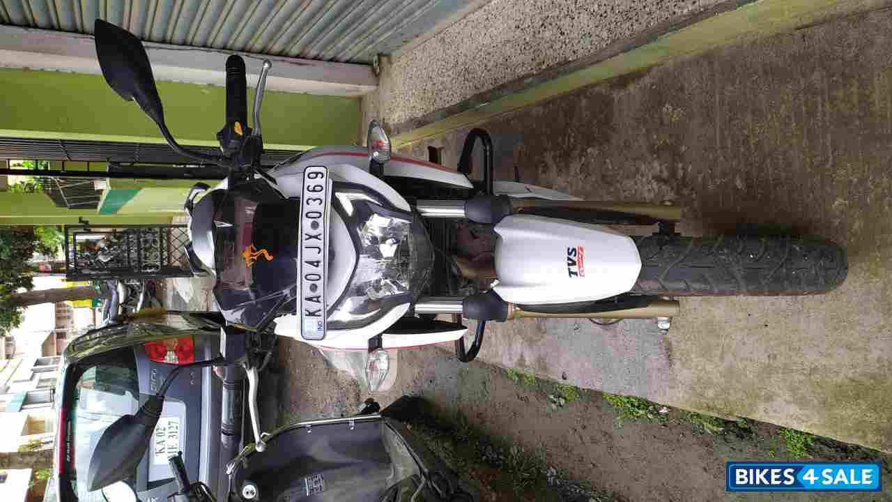 Pearl White TVS Apache RTR 200 4V ABS Race Edition 2.0