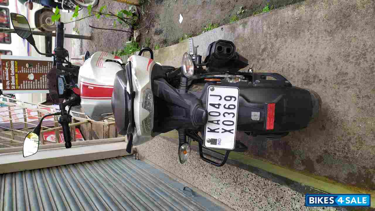 Pearl White TVS Apache RTR 200 4V ABS Race Edition 2.0