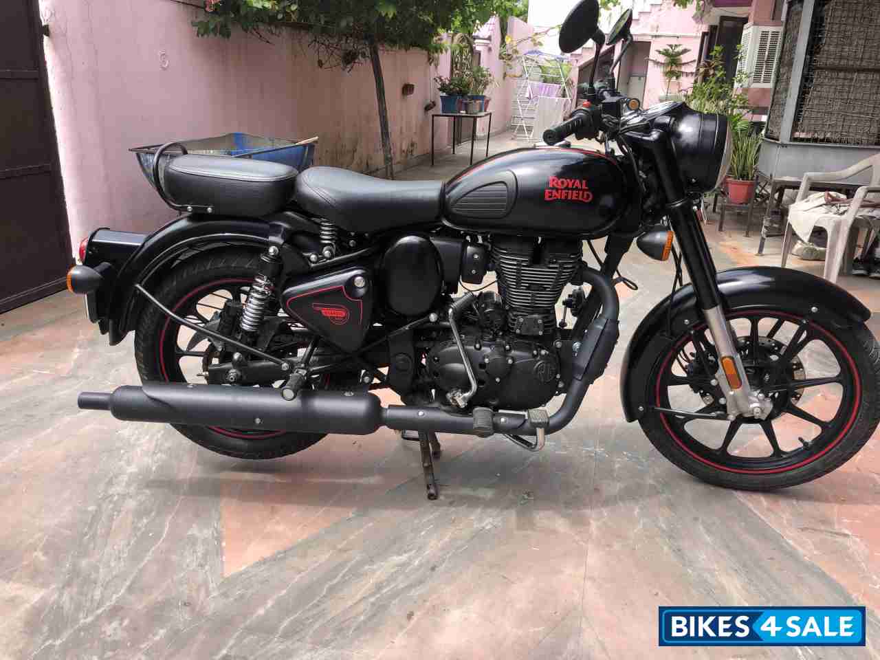 Royal Enfield Classic Stealth Black