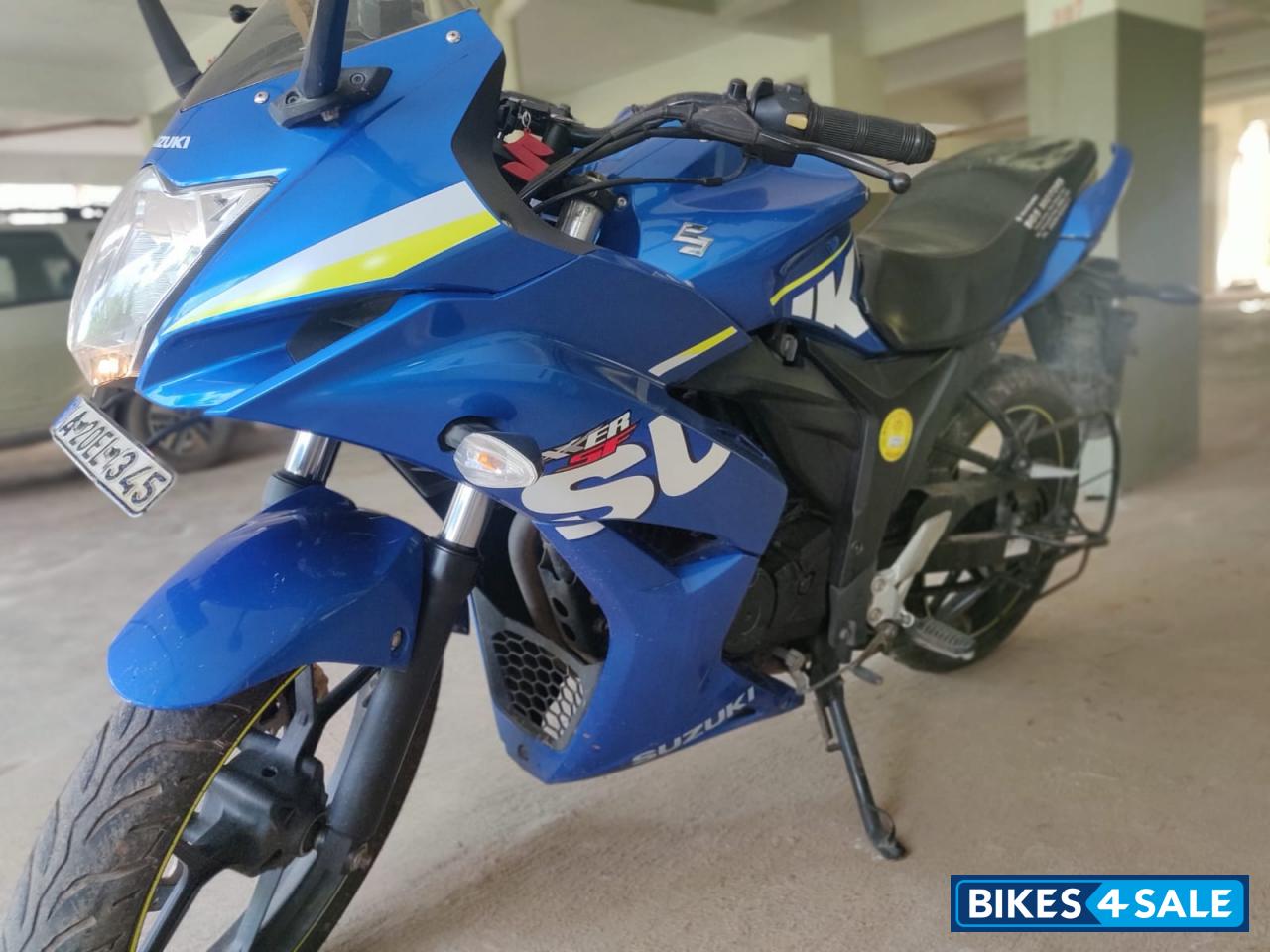 Blue Suzuki Gixxer SF