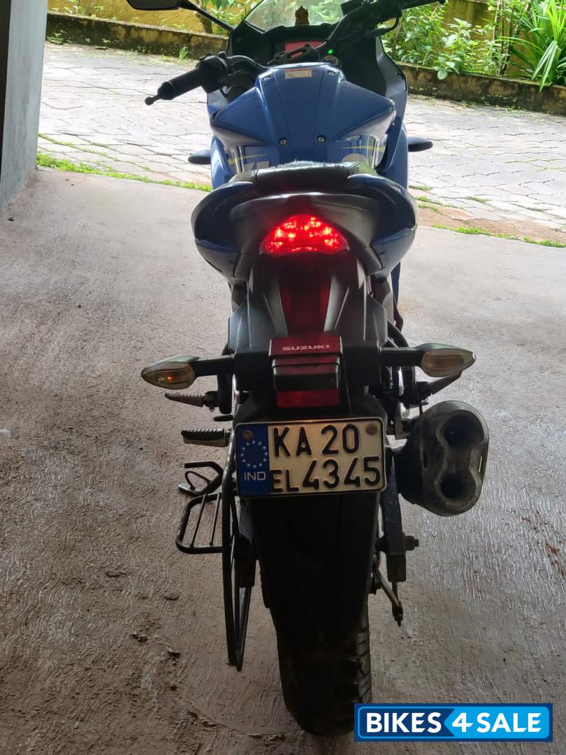 Blue Suzuki Gixxer SF