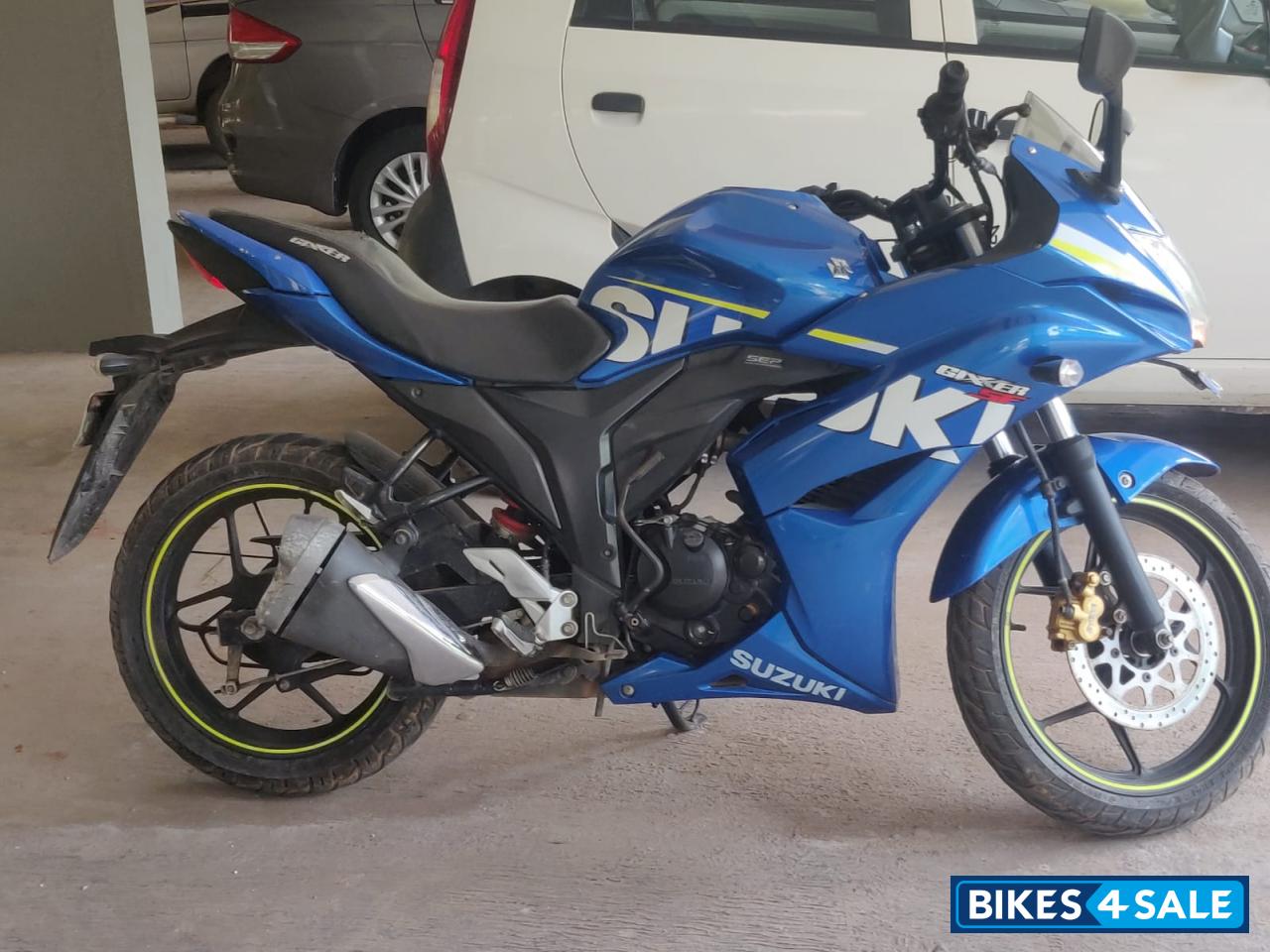 Blue Suzuki Gixxer SF