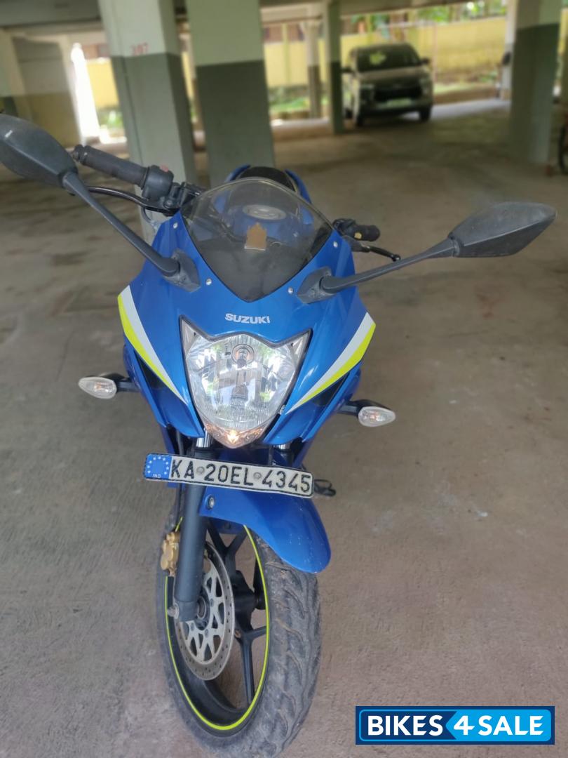 Blue Suzuki Gixxer SF