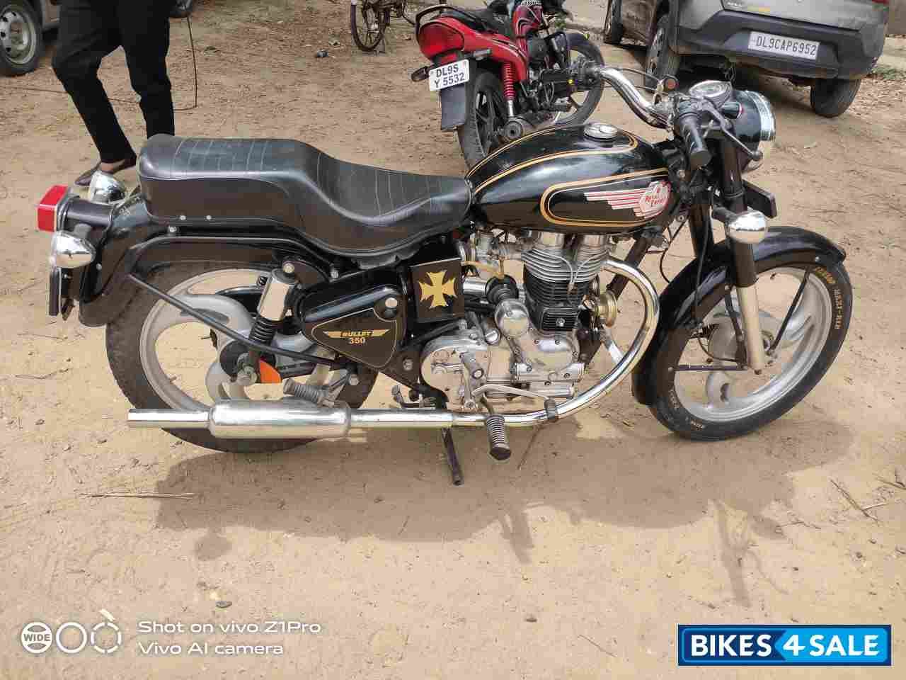 Black Royal Enfield Bullet Standard 350