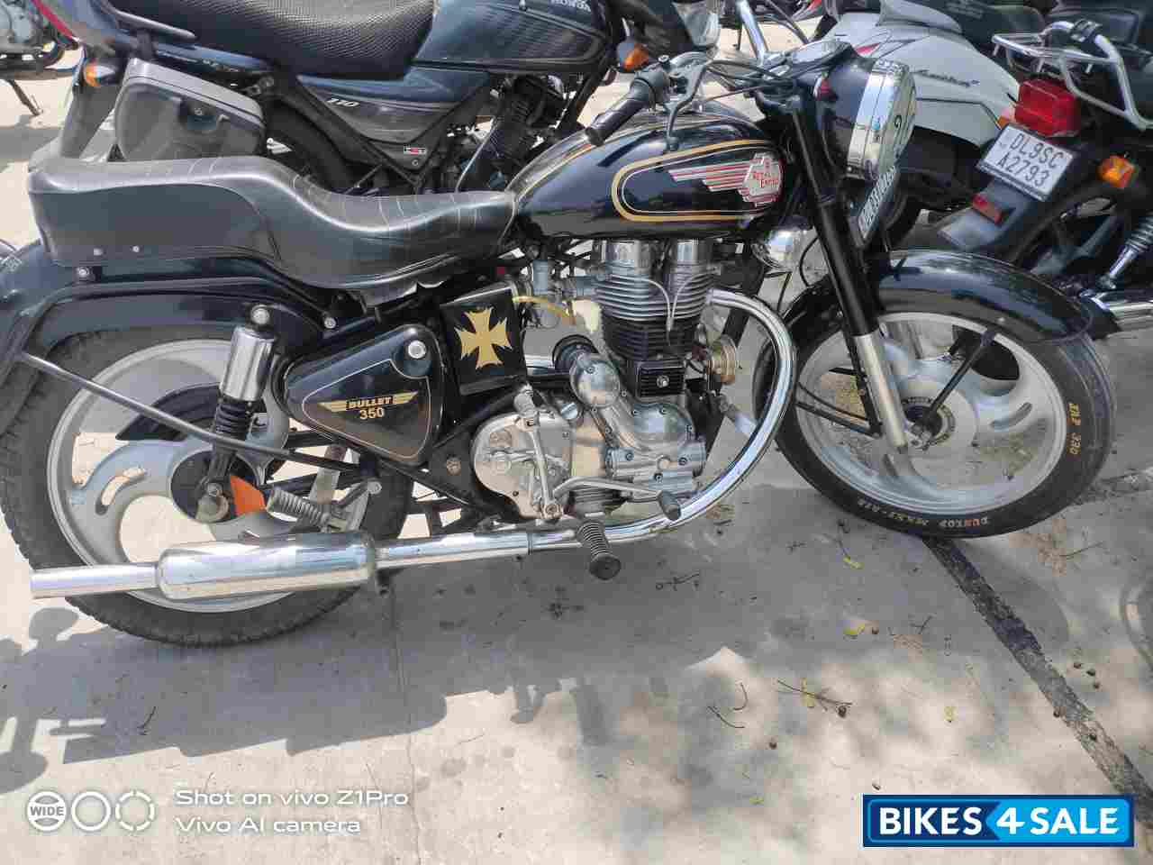 Black Royal Enfield Bullet Standard 350 Black Royal Enfield Bullet Standard 350