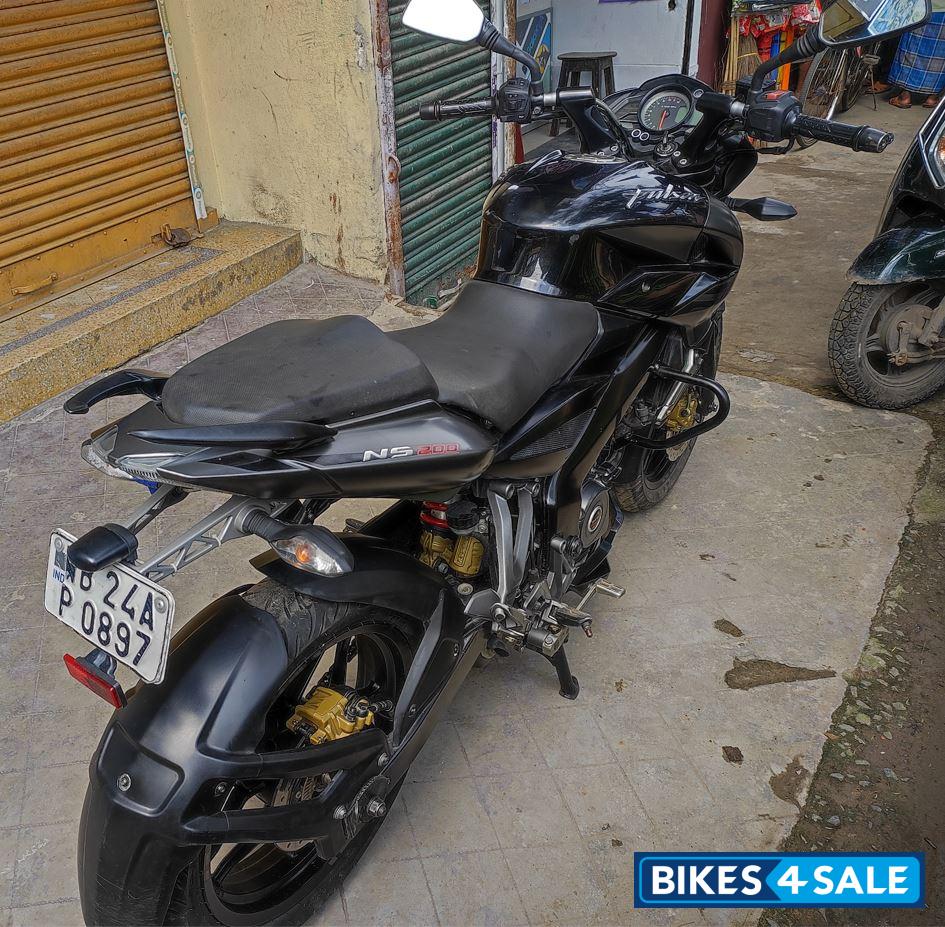 Black Bajaj Pulsar 200 NS ABS