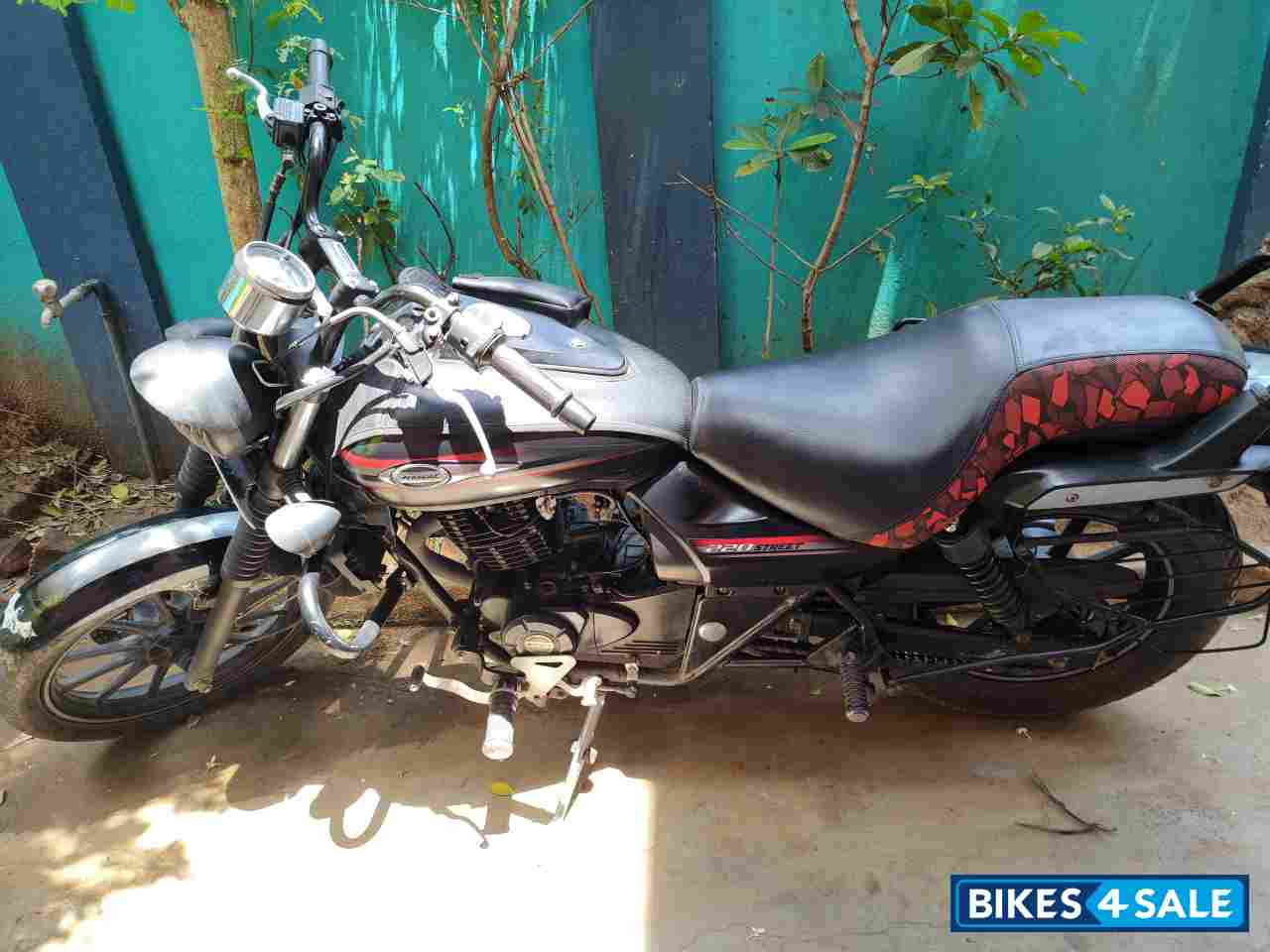 Black And Red Bajaj Avenger Street 220