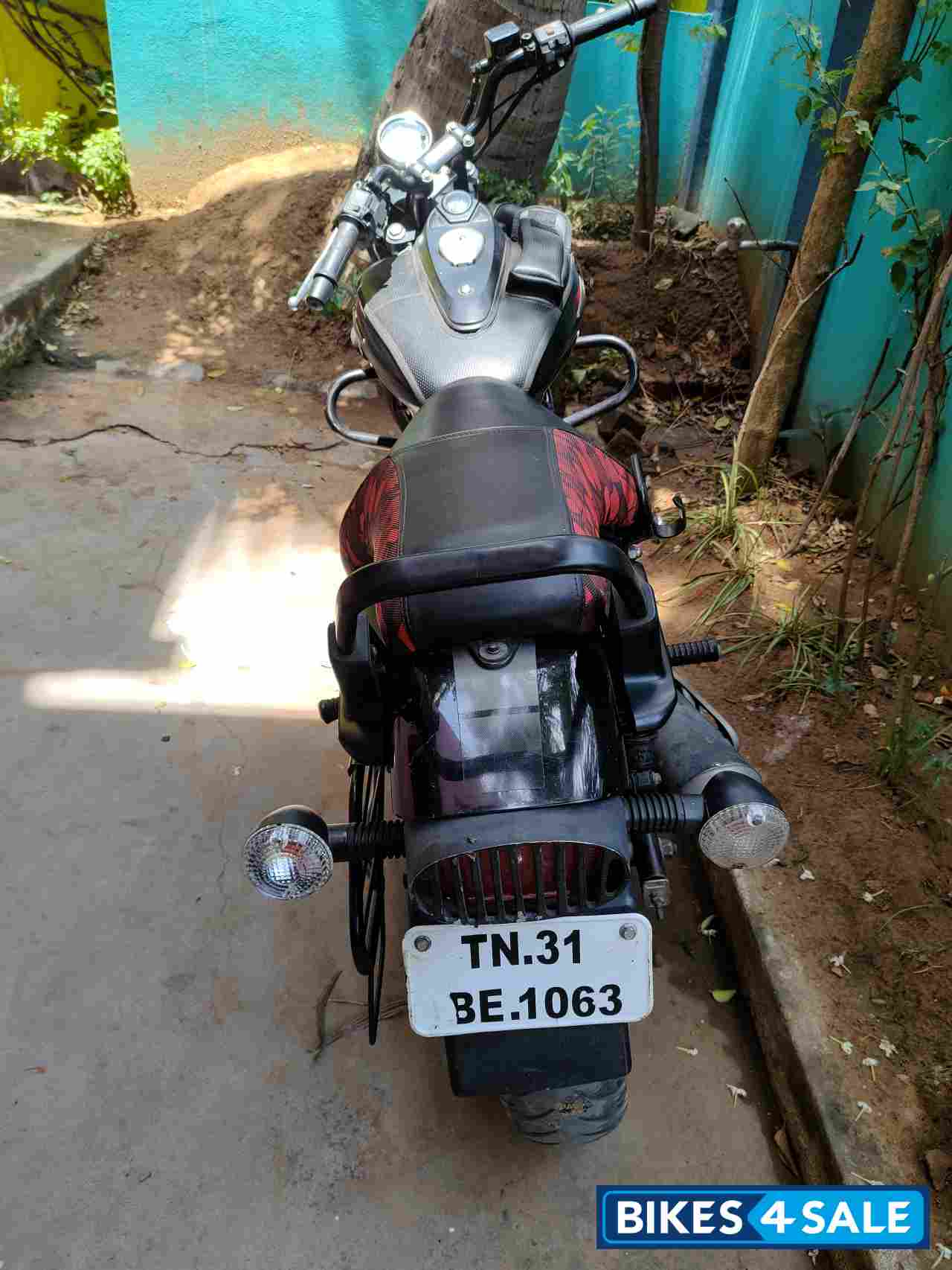Black And Red Bajaj Avenger Street 220