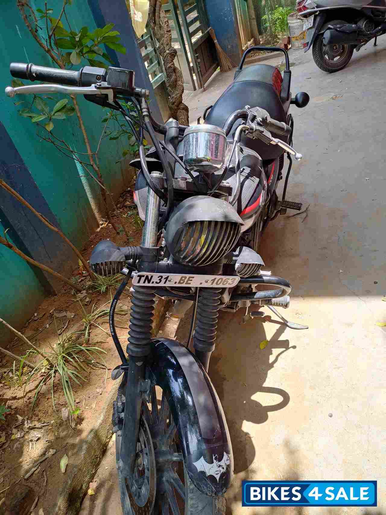 Black And Red Bajaj Avenger Street 220