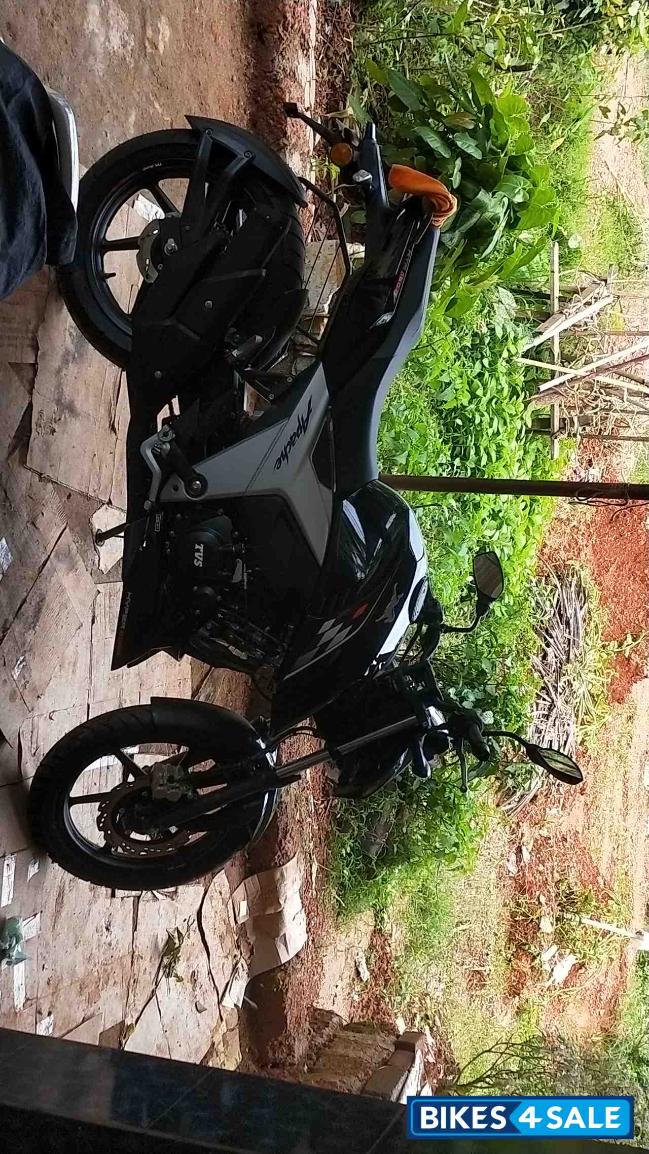 TVS Apache RTR 160 4V BS6