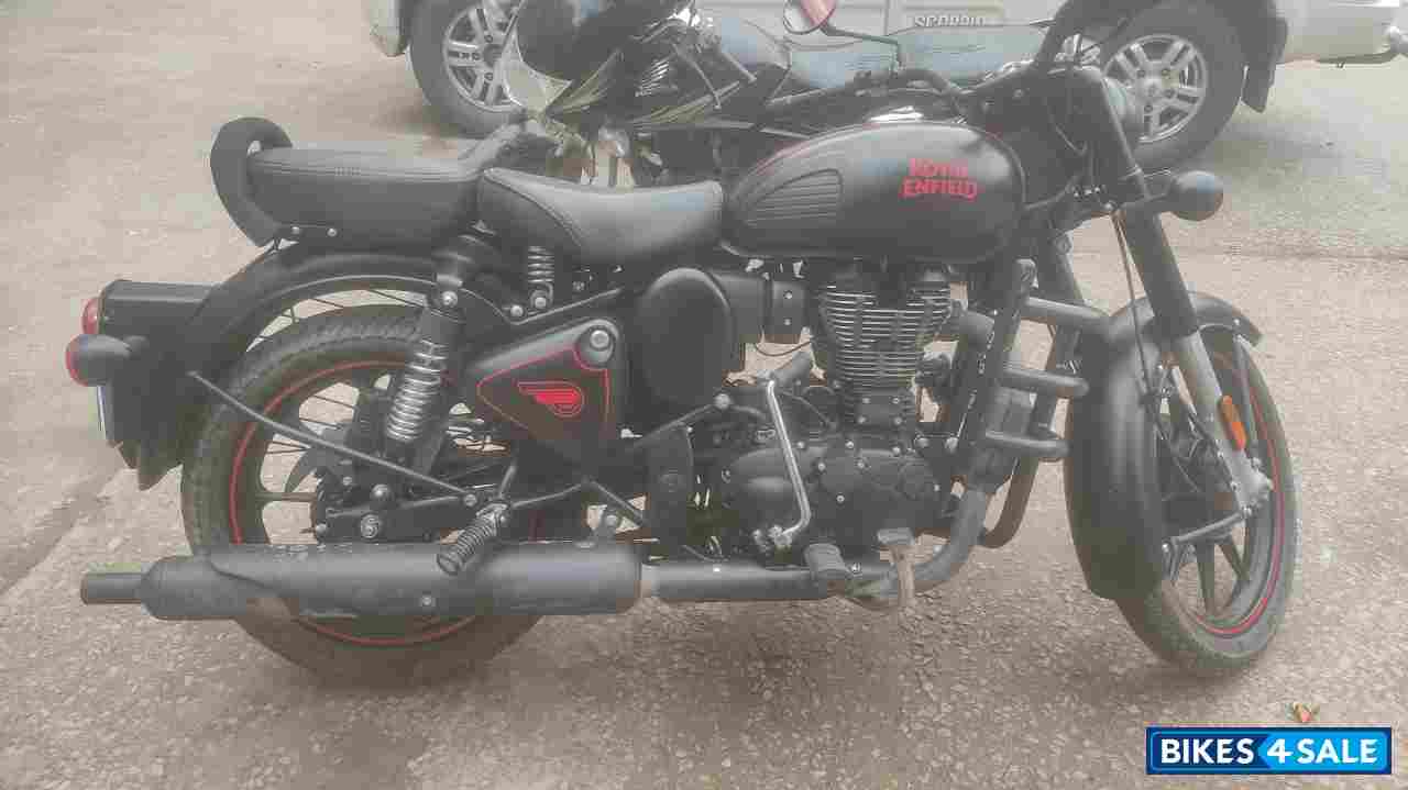 Stealth Black Royal Enfield Classic Stealth Black