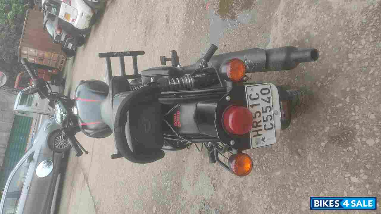 Stealth Black Royal Enfield Classic Stealth Black