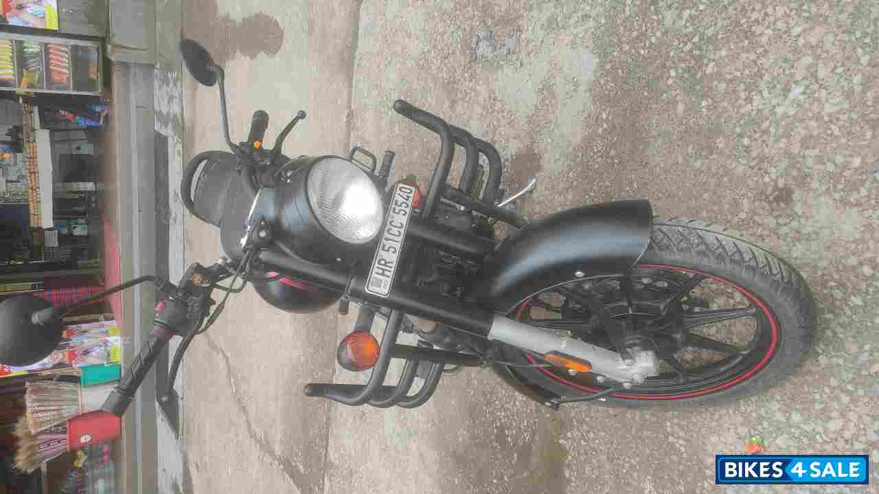 Stealth Black Royal Enfield Classic Stealth Black