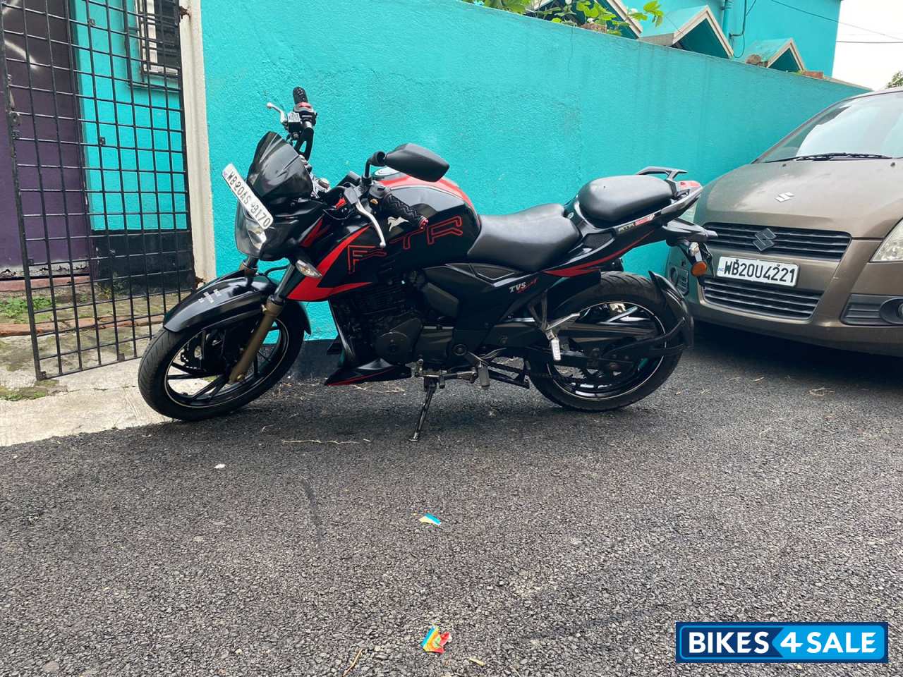 Red TVS Apache RTR 200 4V