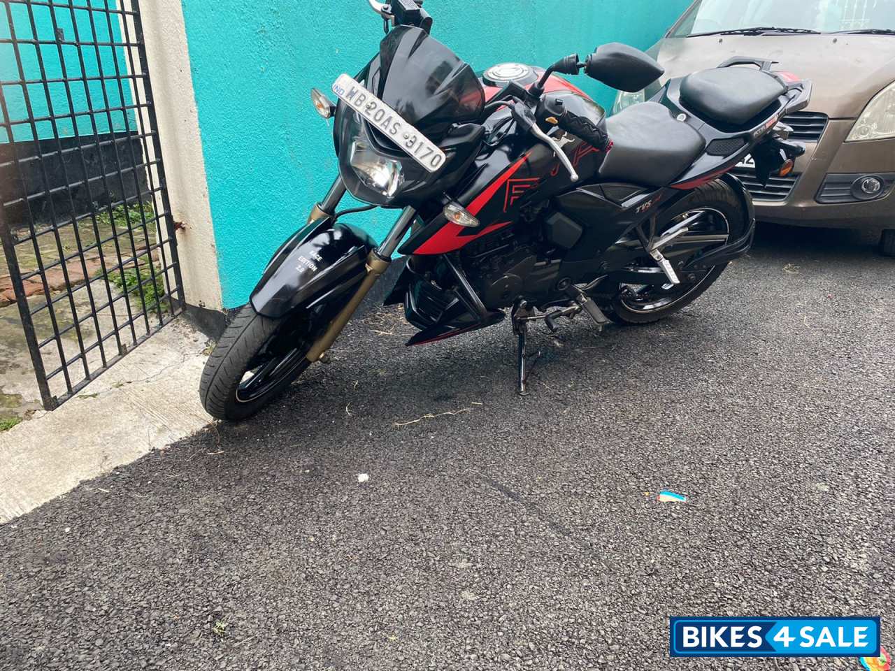 Red TVS Apache RTR 200 4V