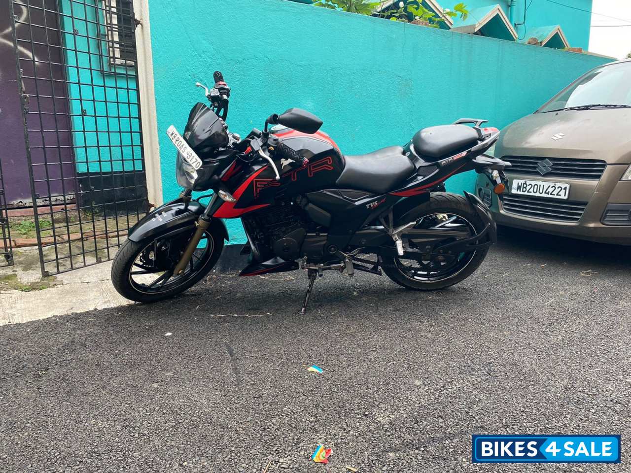 Red TVS Apache RTR 200 4V