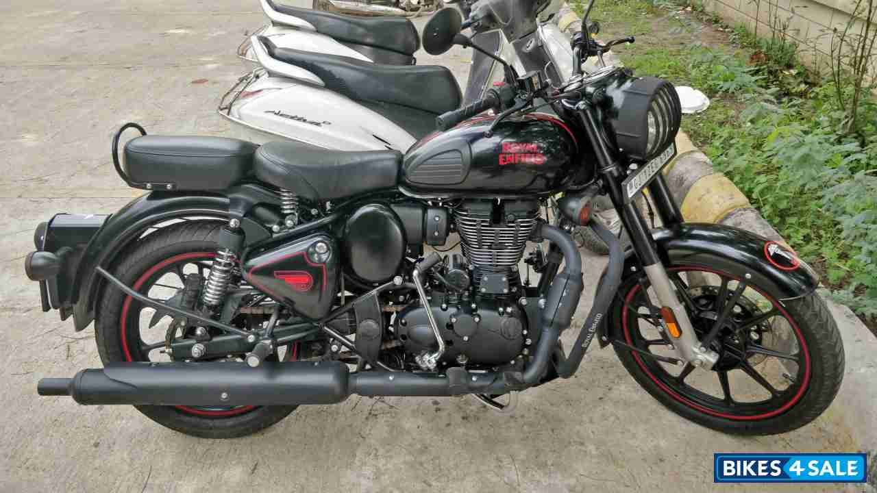 Shealth Black Royal Enfield Classic Stealth Black