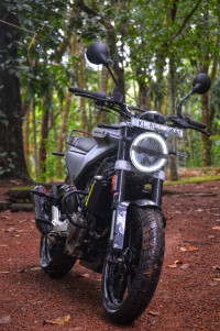 Dark Galvano Matt Husqvarna Svartpilen 250 2020