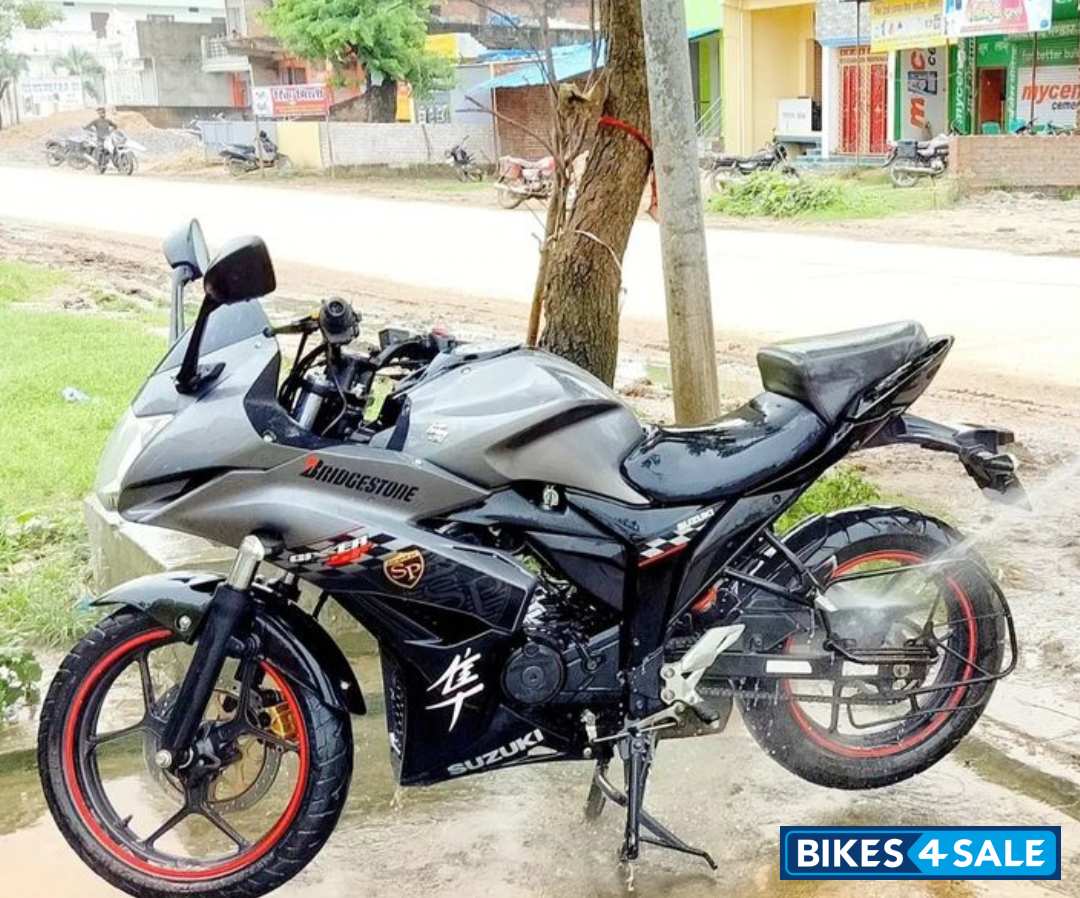 Grey Suzuki Gixxer SF SP