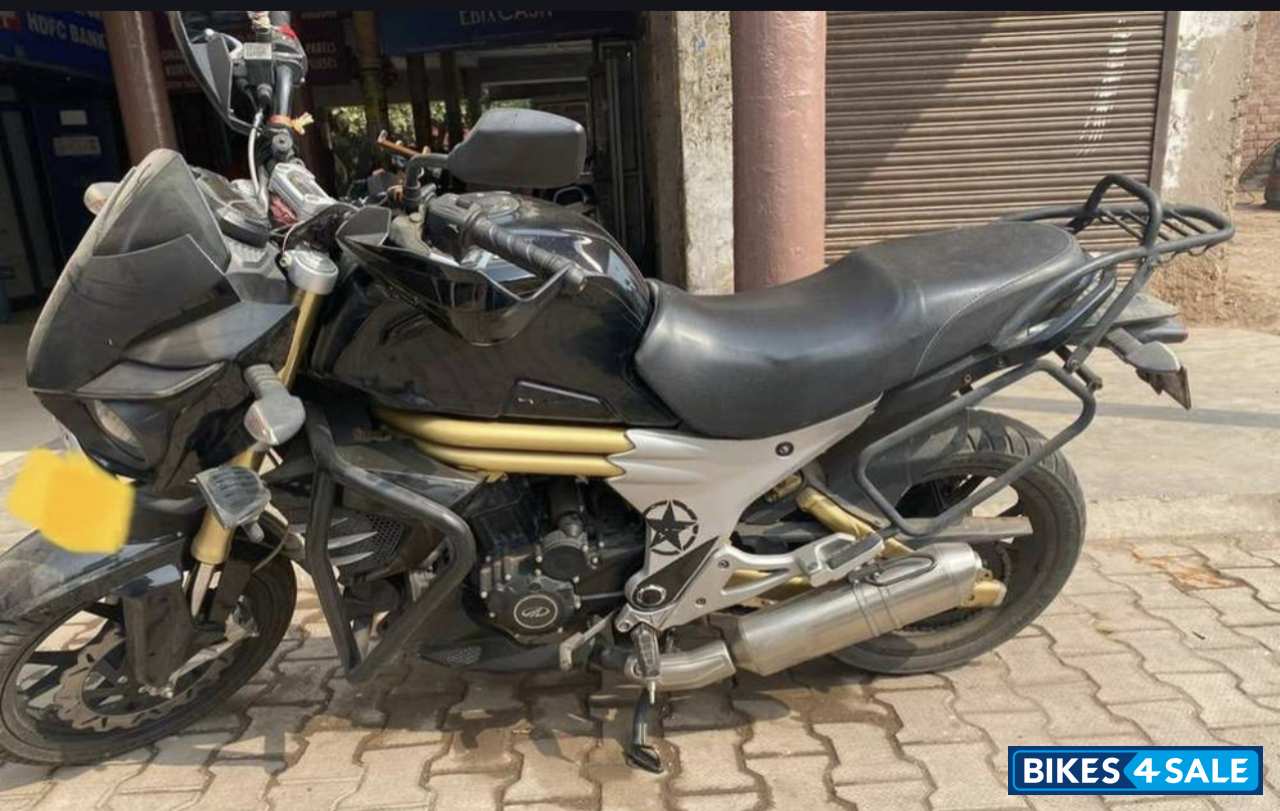 Mahindra Mojo XT 300