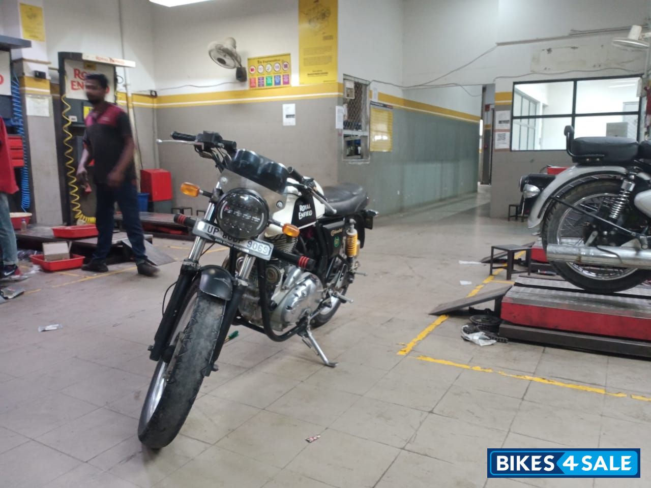 White Royal Enfield Continental GT 535