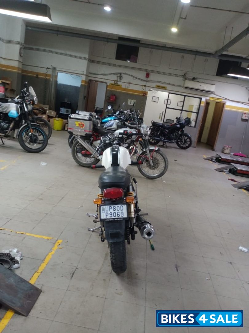 White Royal Enfield Continental GT 535