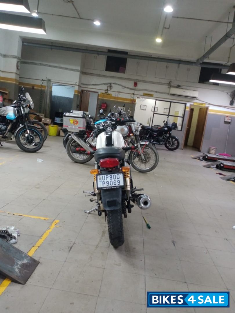 White Royal Enfield Continental GT 535