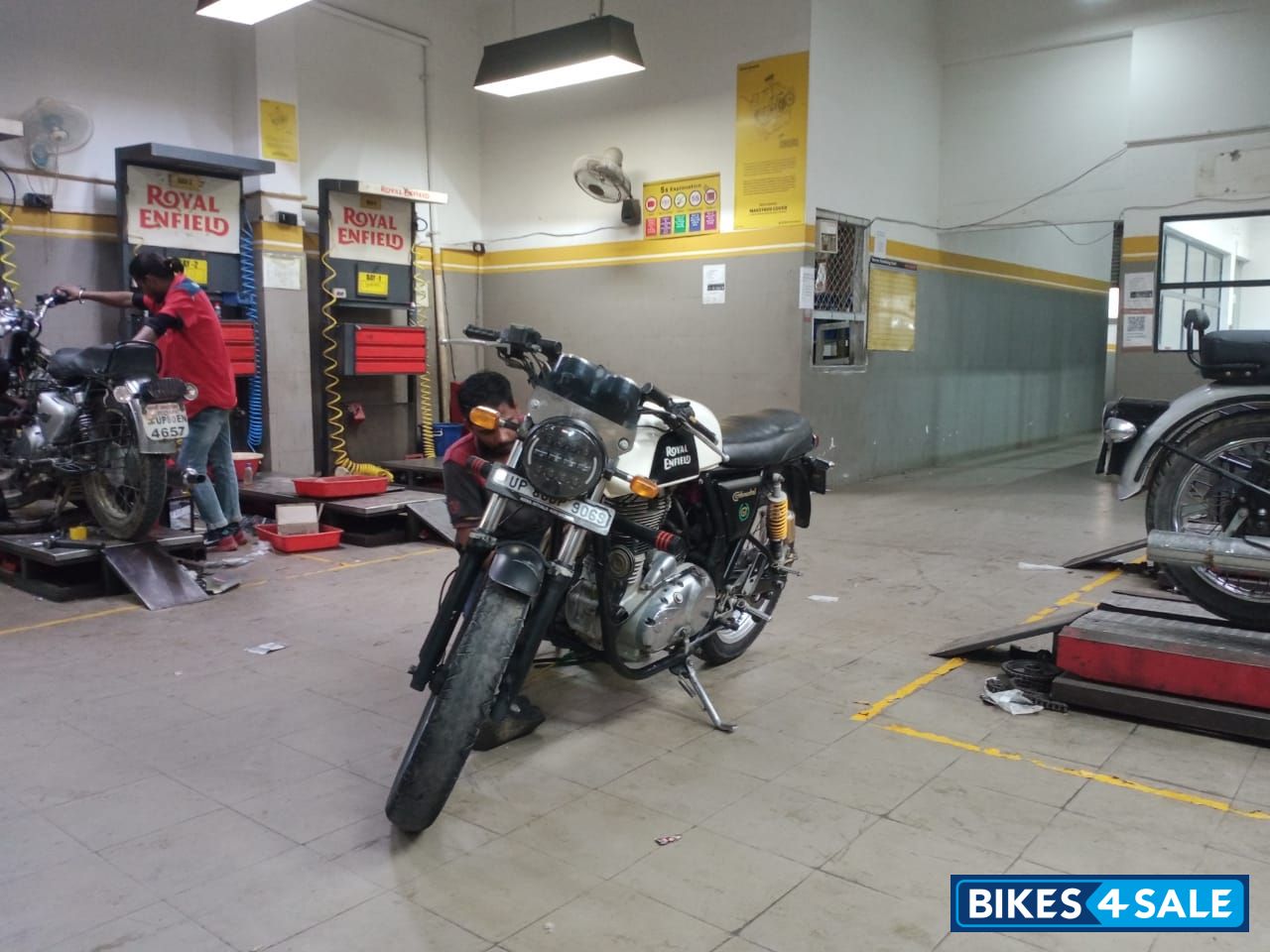 White Royal Enfield Continental GT 535