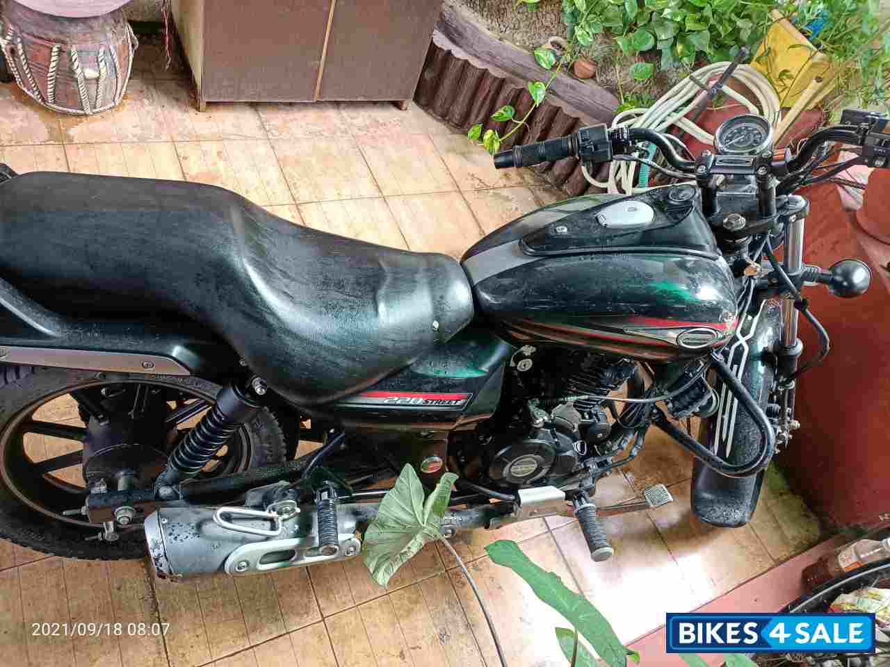 Black Bajaj Avenger