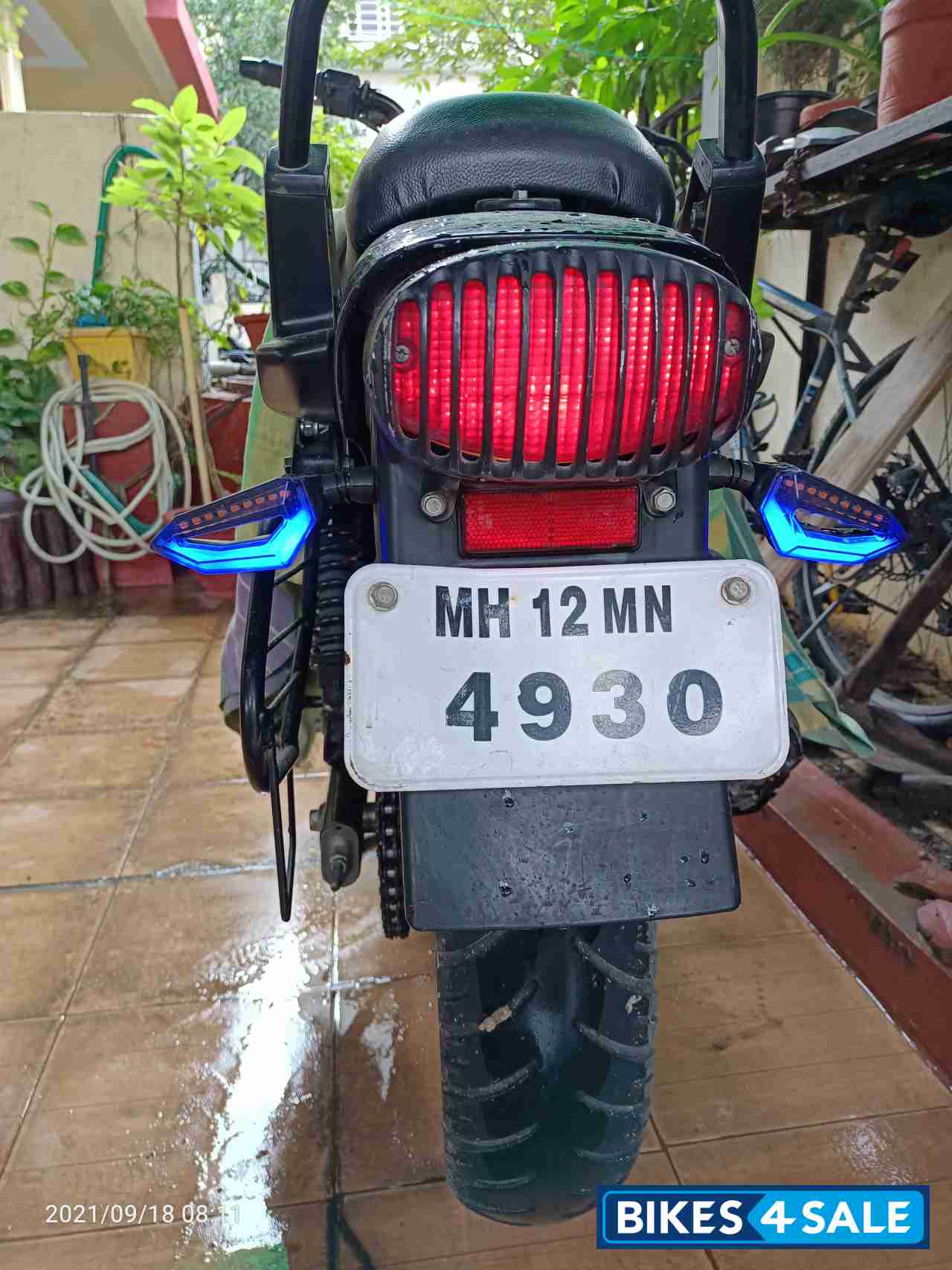 Black Bajaj Avenger