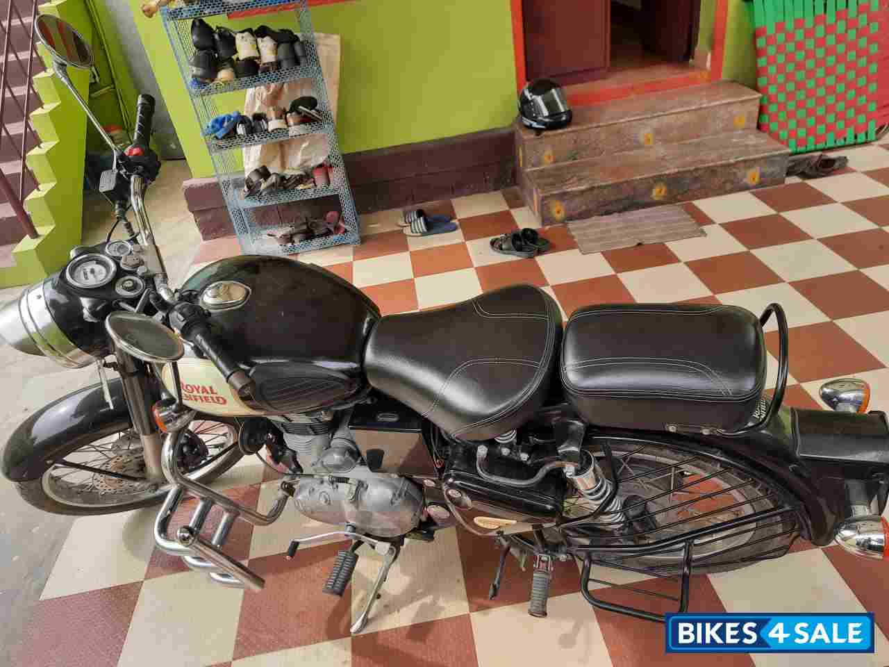 Black Royal Enfield Classic 350