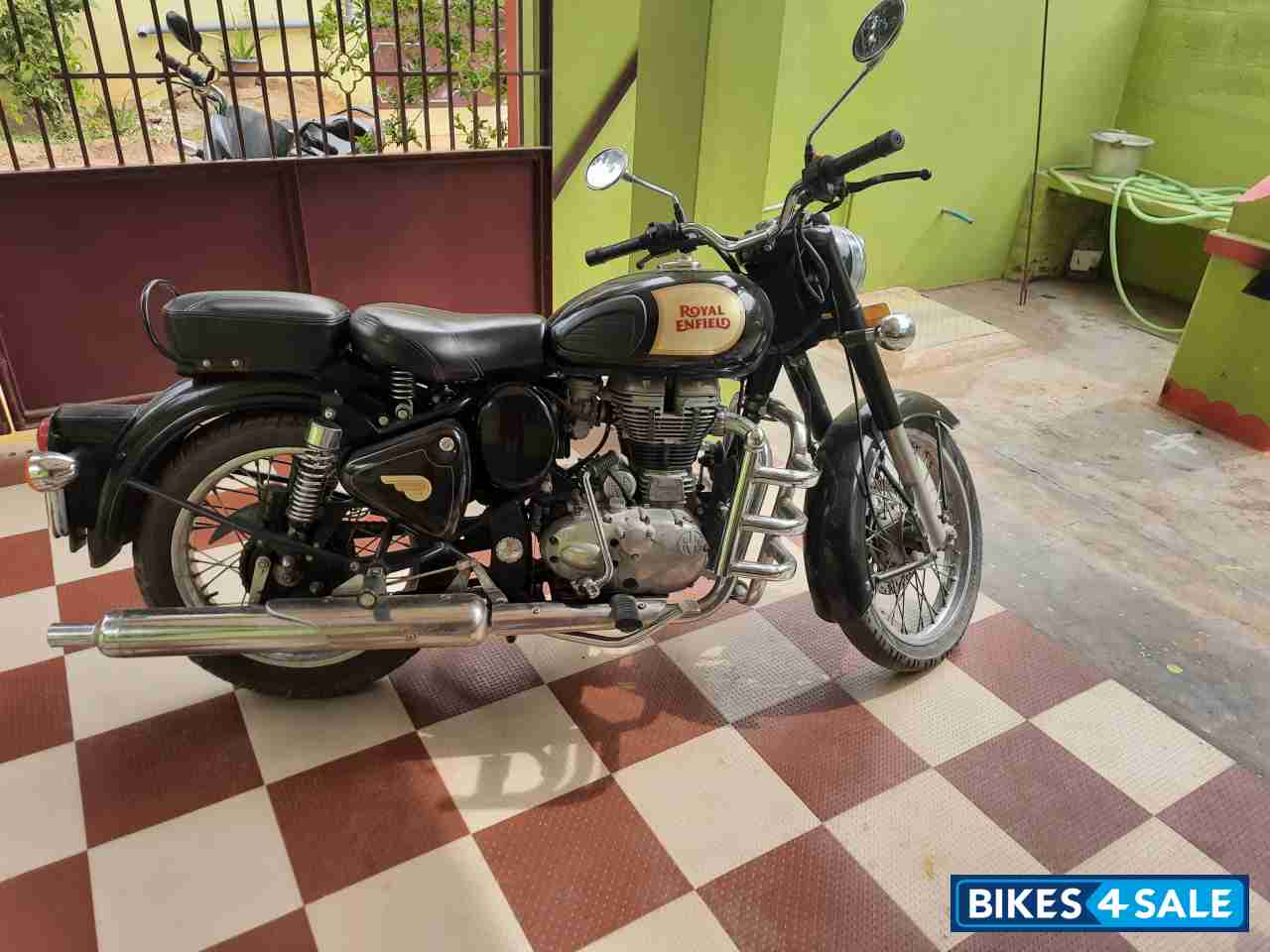 Black Royal Enfield Classic 350