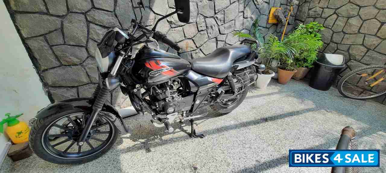 Black Matt Bajaj Avenger Street 220