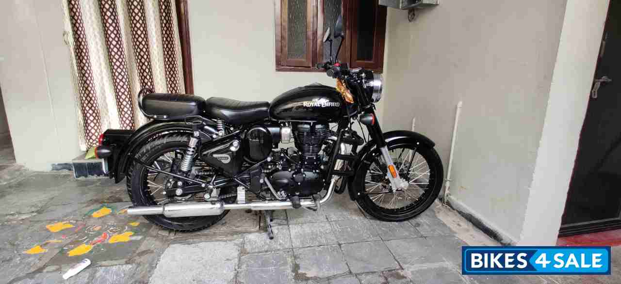 Pure Black Royal Enfield Classic 350 Dual Channel BS6