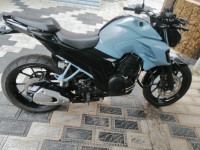Nardo Grey Yamaha FZ25
