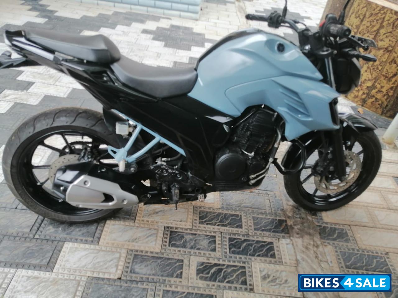 Nardo Grey Yamaha FZ25