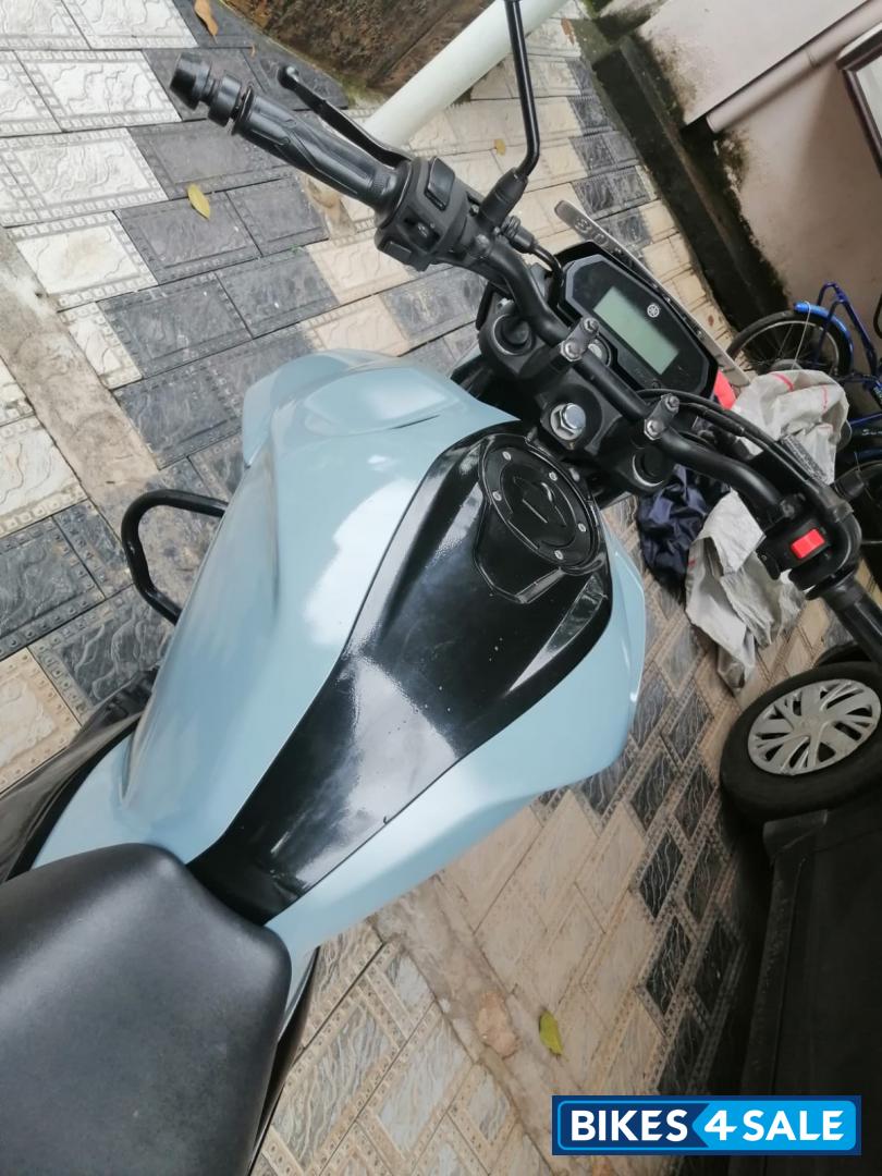 Nardo Grey Yamaha FZ25