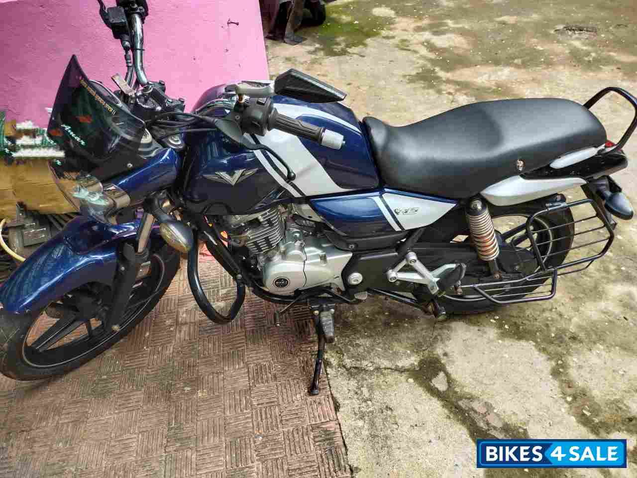 Bajaj V15