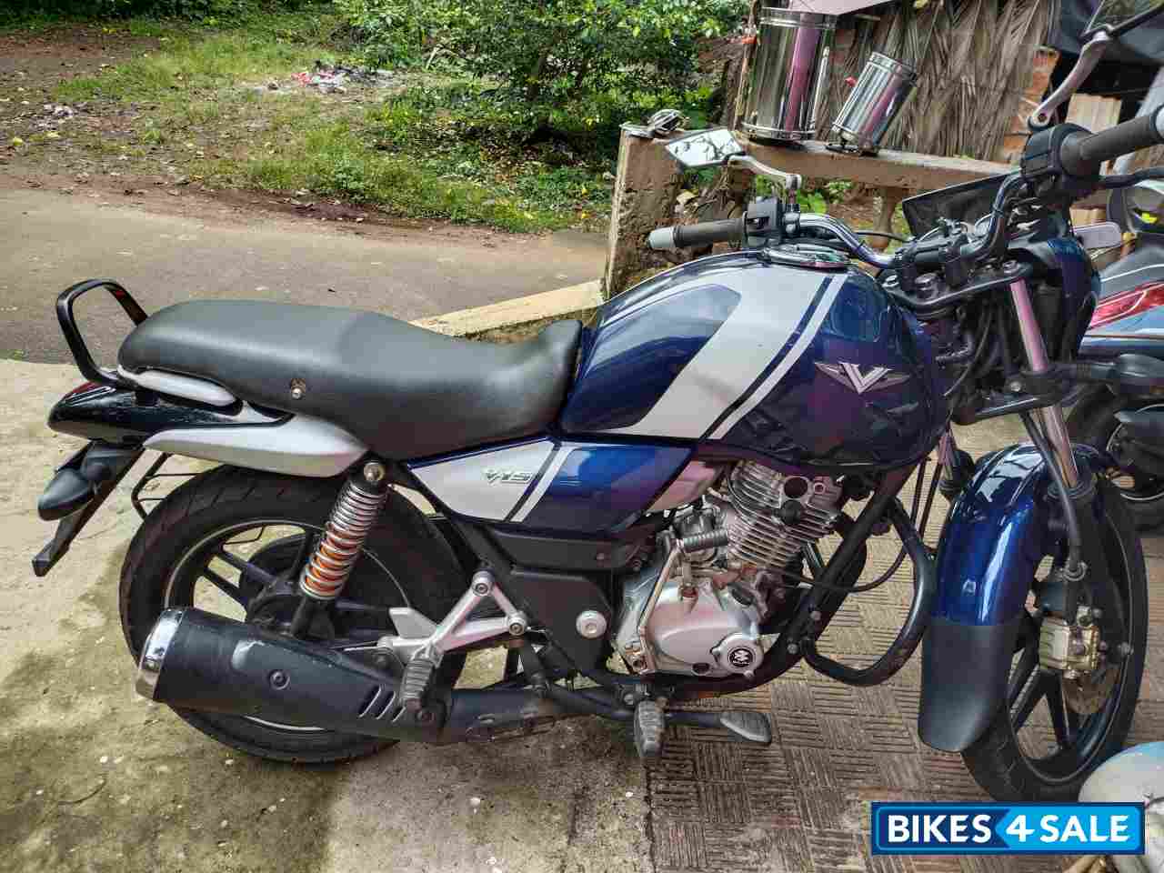 Bajaj V15