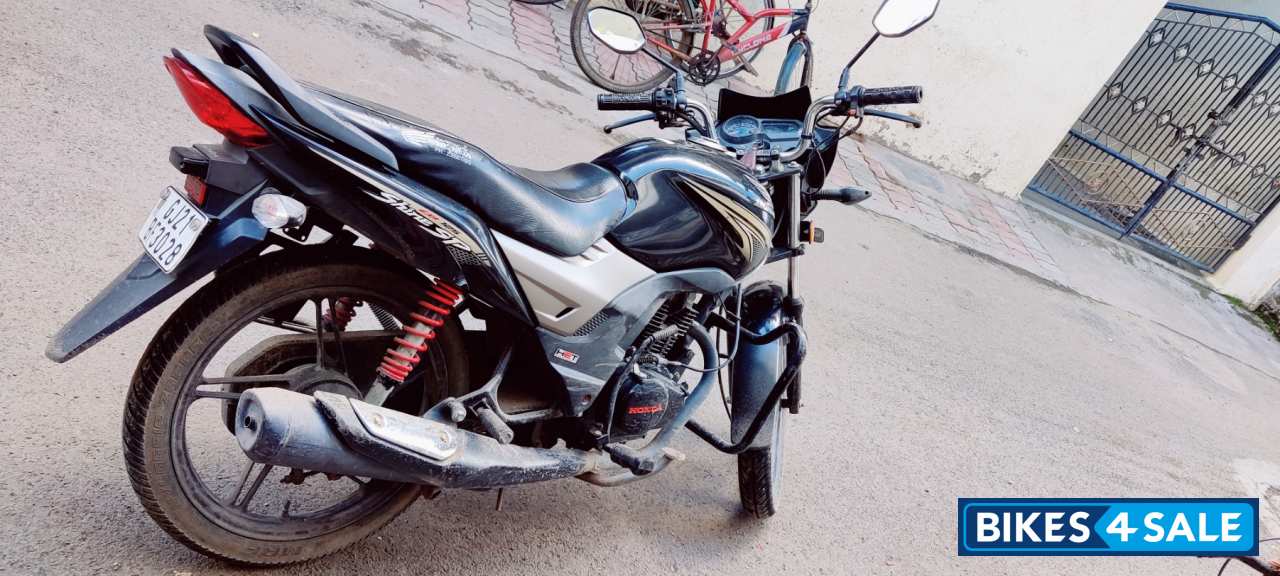 Black Honda CB Shine
