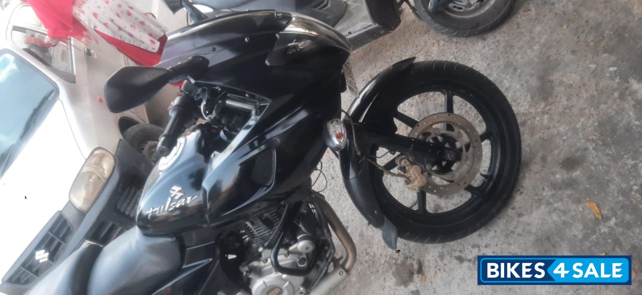 Black Bajaj Pulsar 220F