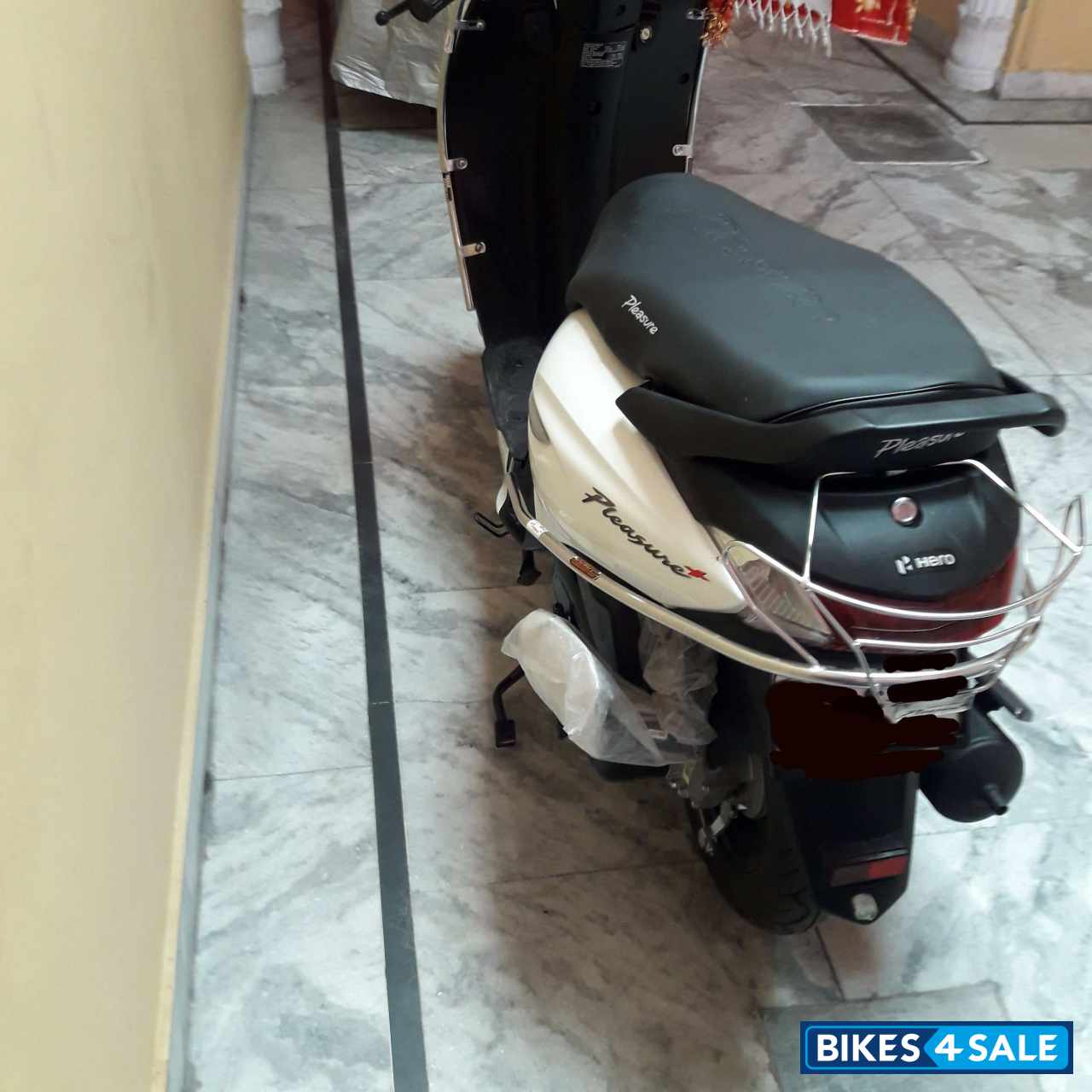 White Hero Pleasure Plus BS6