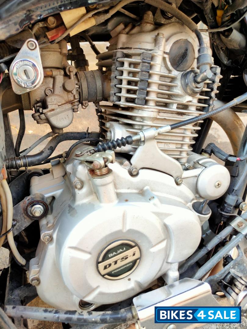 Black Bajaj Avenger 220 DTS-i