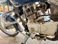 Black Bajaj Avenger 220 DTS-i