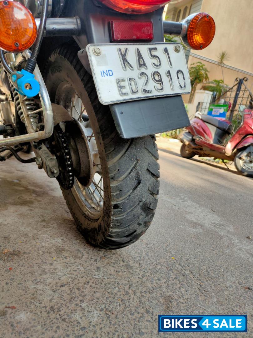 Black Bajaj Avenger 220 DTS-i