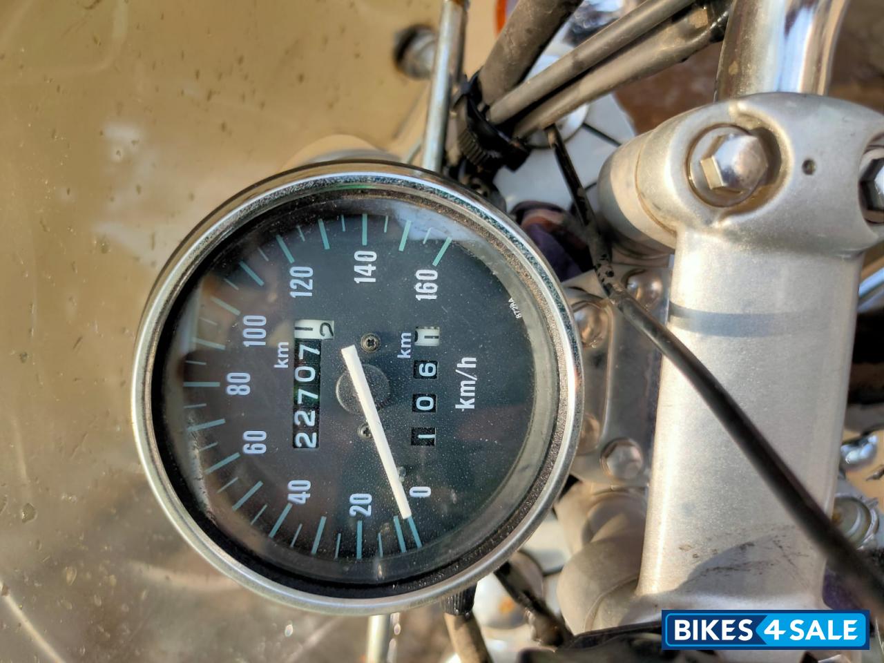 Black Bajaj Avenger 220 DTS-i