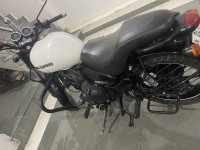 White Royal Enfield Thunderbird X 350