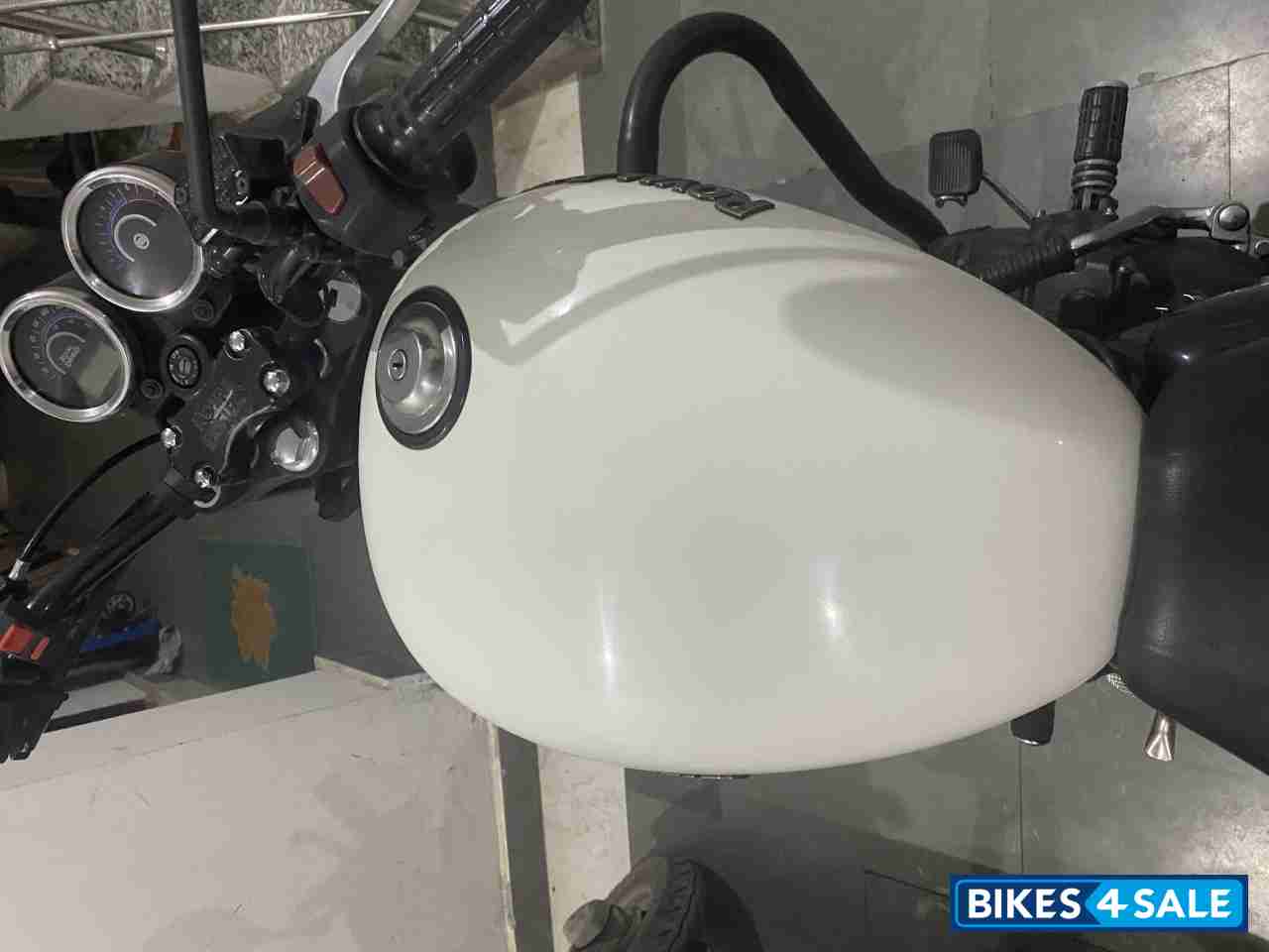 White Royal Enfield Thunderbird X 350